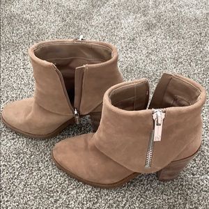 Cute brown booties - 7 (lightly worn)